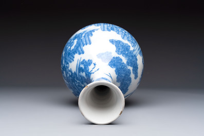 A blue and white Dutch Delft Transitional style chinoiserie bottle vase, late 17th C.