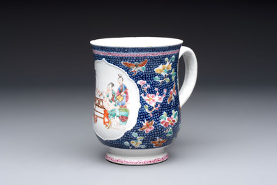 A Chinese famille rose mug with figural design, Qianlong