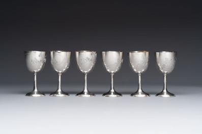 A Chinese silver tray and six gilt-silver cups, 19/20th C.