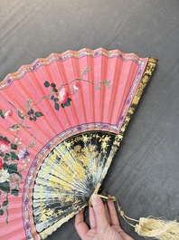 A Chinese Canton gilt-lacquered and painted paper fan with its original box, 19th C.