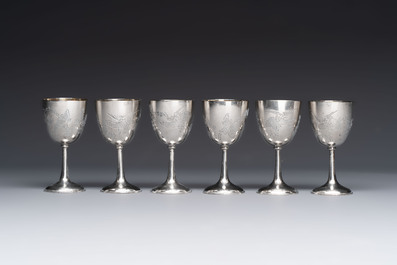 A Chinese silver tray and six gilt-silver cups, 19/20th C.