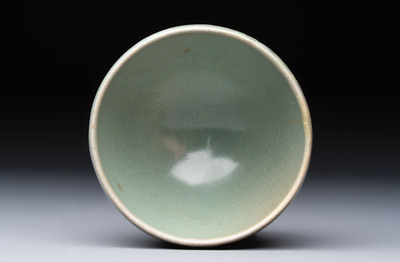 Two Korean celadon bowls with incised floral design, probably Goryeo/Joseon, 14/15th C.