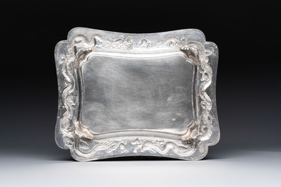 A Chinese silver tray and six gilt-silver cups, 19/20th C.