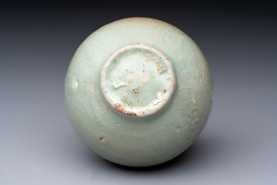 Two Korean celadon bowls with incised floral design, probably Goryeo/Joseon, 14/15th C.