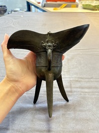 Two Chinese archaistic bronze ritual wine vessels, 'jue 爵' and 'zhi 觶', Ming