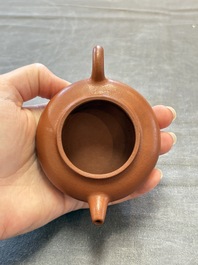 A Chinese Yixing stoneware teapot and cover, 18/19th C.