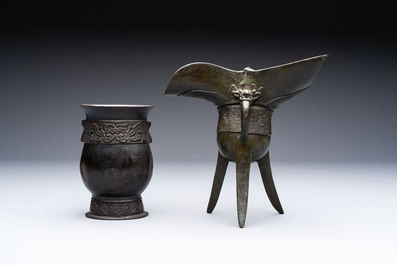 Two Chinese archaistic bronze ritual wine vessels, 'jue 爵' and 'zhi 觶', Ming