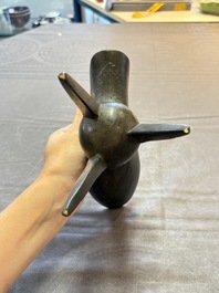 Two Chinese archaistic bronze ritual wine vessels, 'jue 爵' and 'zhi 觶', Ming