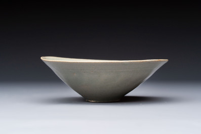 Two Korean celadon bowls with incised floral design, probably Goryeo/Joseon, 14/15th C.