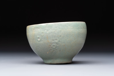 Two Korean celadon bowls with incised floral design, probably Goryeo/Joseon, 14/15th C.