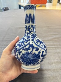 Two Chinese blue and white vases, a covered jar and a brush pot, Kangxi and later