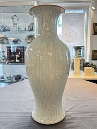 A large Chinese ge-type vase, 19th C.