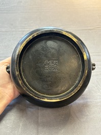 A Chinese bronze censer with 'tianji' handles and kuilong design, Xuande mark, 18/19th C.