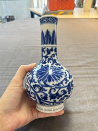 Two Chinese blue and white vases, a covered jar and a brush pot, Kangxi and later