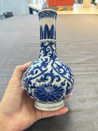 Two Chinese blue and white vases, a covered jar and a brush pot, Kangxi and later