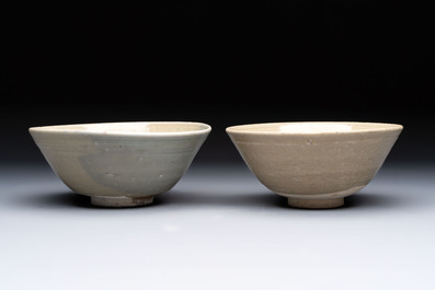Three Chinese celadon-glazed plates and two bowls from the Jepara shipwreck,  Fujian or Zhejiang kilns, Song