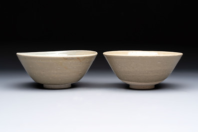 Three Chinese celadon-glazed plates and two bowls from the Jepara shipwreck,  Fujian or Zhejiang kilns, Song