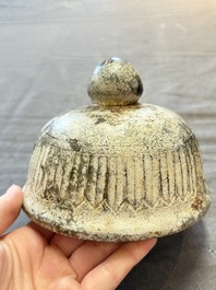 A Chinese archaistic jade vase and cover, 20th C.