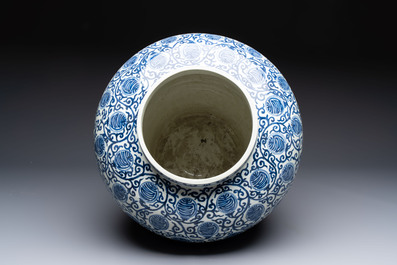 A large Chinese blue and white 'shou' jar, Wanli mark, 20th C.