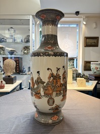 A pair of Chinese grisaille, iron-red and gilt-decorated 'Jin Ling Shi Er Chai 金陵十二釵' vases, Qianlong mark, 20th C.