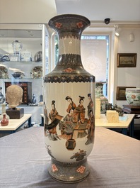A pair of Chinese grisaille, iron-red and gilt-decorated 'Jin Ling Shi Er Chai 金陵十二釵' vases, Qianlong mark, 20th C.