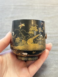 A fine Japanese Shibayama gilt-lacquer zitan cup, signed Dainippon Tokyo Seimusai 生霧齋 mark, Meiji, 19th C.