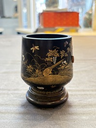 A fine Japanese Shibayama gilt-lacquer zitan cup, signed Dainippon Tokyo Seimusai 生霧齋 mark, Meiji, 19th C.