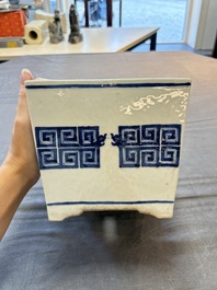 A Chinese blue and white 'chilong' square jardini&egrave;re, 19th C.