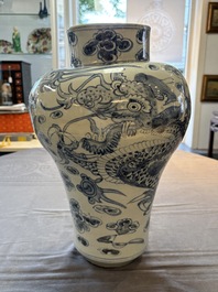 A Korean blue and white 'dragon' vase, Joseon, 19th C.