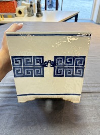 A Chinese blue and white 'chilong' square jardini&egrave;re, 19th C.