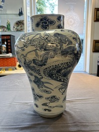 A Korean blue and white 'dragon' vase, Joseon, 19th C.