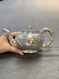 A Chinese silver three-piece tea service, marked Ye Li 業利, Canton, 19/20th C.
