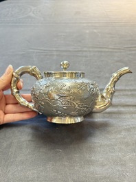 A Chinese silver three-piece tea service, marked Ye Li 業利, Canton, 19/20th C.