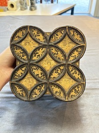 A fine Chinese Canton gilt-lacquered quadrifoil tea chest, 19th C.