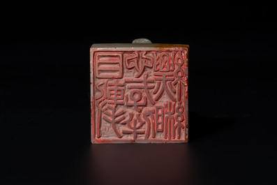 A Chinese celadon and russet jade 'dragon' seal, 18/19th C.
