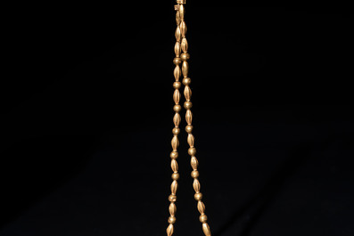 A Chinese gold necklace, Ming