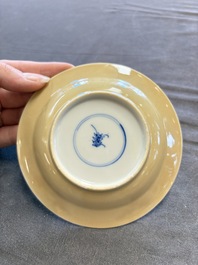 A large collection of 33 Chinese blue, white and Imari-style cups and 43 saucers, 17/19th C.