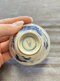 A large collection of 25 sets of Chinese blue, white and Imari-style cups and saucers, Kangxi/Qianlong