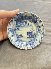 A large collection of 33 Chinese blue, white and Imari-style cups and 43 saucers, 17/19th C.