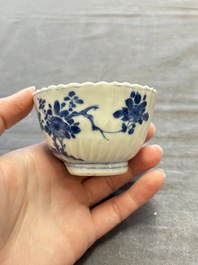 A large collection of 25 sets of Chinese blue, white and Imari-style cups and saucers, Kangxi/Qianlong