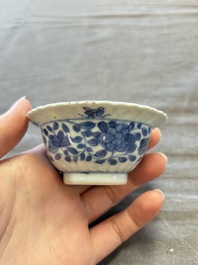 A large collection of 25 sets of Chinese blue, white and Imari-style cups and saucers, Kangxi/Qianlong