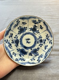 A large collection of 25 sets of Chinese blue, white and Imari-style cups and saucers, Kangxi/Qianlong