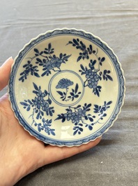 A large collection of 25 sets of Chinese blue, white and Imari-style cups and saucers, Kangxi/Qianlong