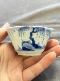 A large collection of 33 Chinese blue, white and Imari-style cups and 43 saucers, 17/19th C.