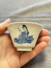 A large collection of 33 Chinese blue, white and Imari-style cups and 43 saucers, 17/19th C.