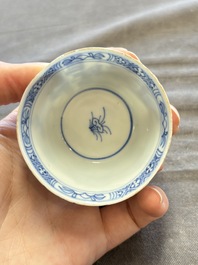 A large collection of 33 Chinese blue, white and Imari-style cups and 43 saucers, 17/19th C.