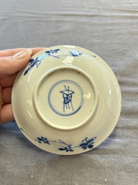 A large collection of 25 sets of Chinese blue, white and Imari-style cups and saucers, Kangxi/Qianlong