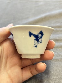 A large collection of 33 Chinese blue, white and Imari-style cups and 43 saucers, 17/19th C.