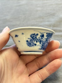 A large collection of 25 sets of Chinese blue, white and Imari-style cups and saucers, Kangxi/Qianlong