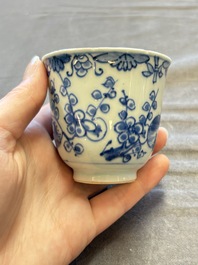 A large collection of 33 Chinese blue, white and Imari-style cups and 43 saucers, 17/19th C.